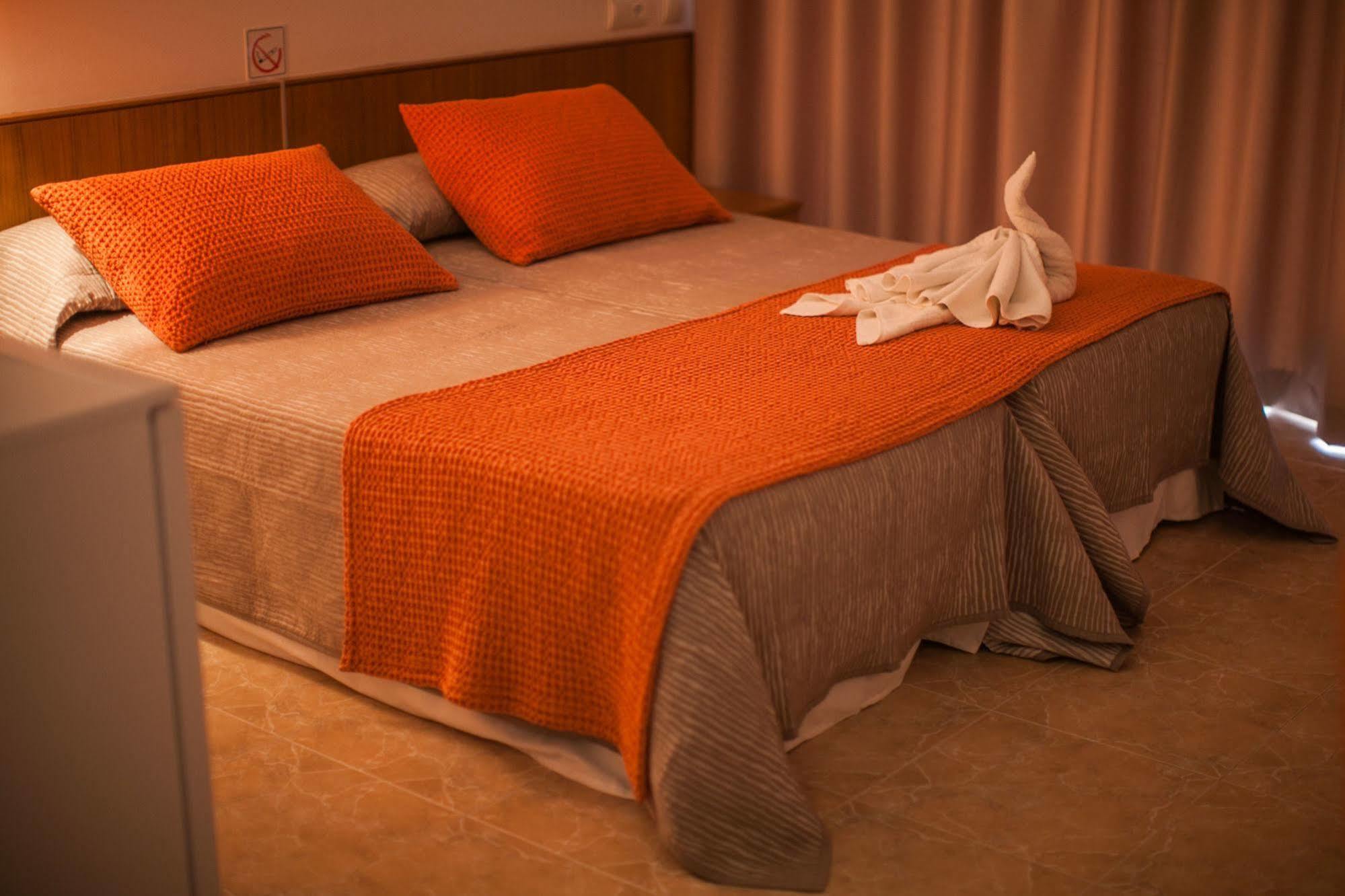 Hostal Los Pinos เอสกานา ภายนอก รูปภาพ